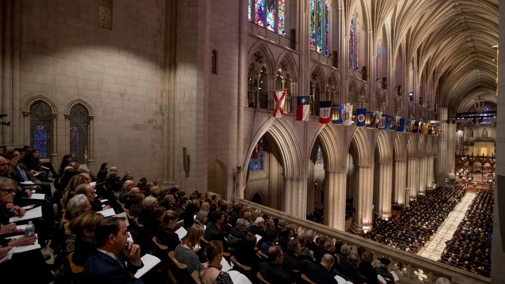 И председателят на Парламентарната група на ГЕРБ и заместник председателят на