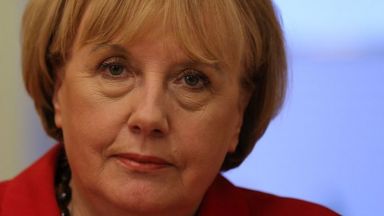 Ерата на Меркел е към края си и двойничката й си отдъхва след 13 г.