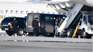 Баневи пристигнаха на летище София с различни полети от Германия (снимки)
