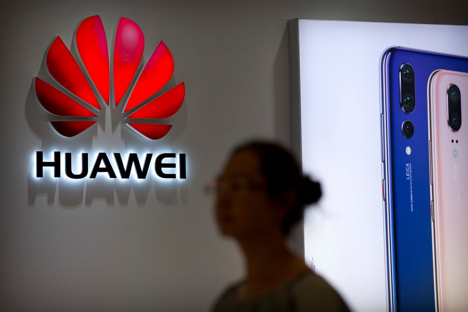 Китайската технологична компания Хуавей (Huawei) обяви днес, че ще инвестира 2 милиарда долара през следващите пет години