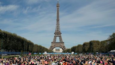Масови протести в Париж, затварят Айфеловата кула