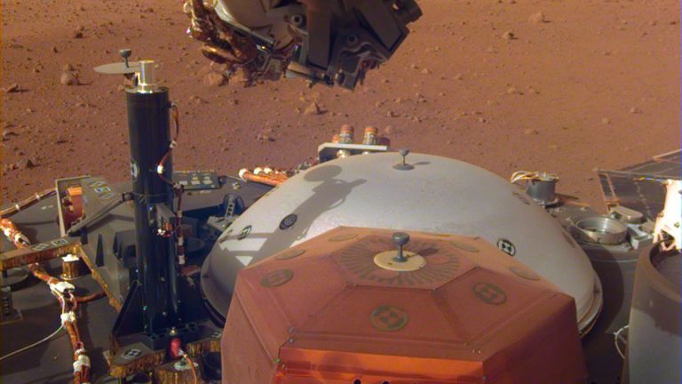 "ИнСайт" изпрати нова порция снимки от Марс