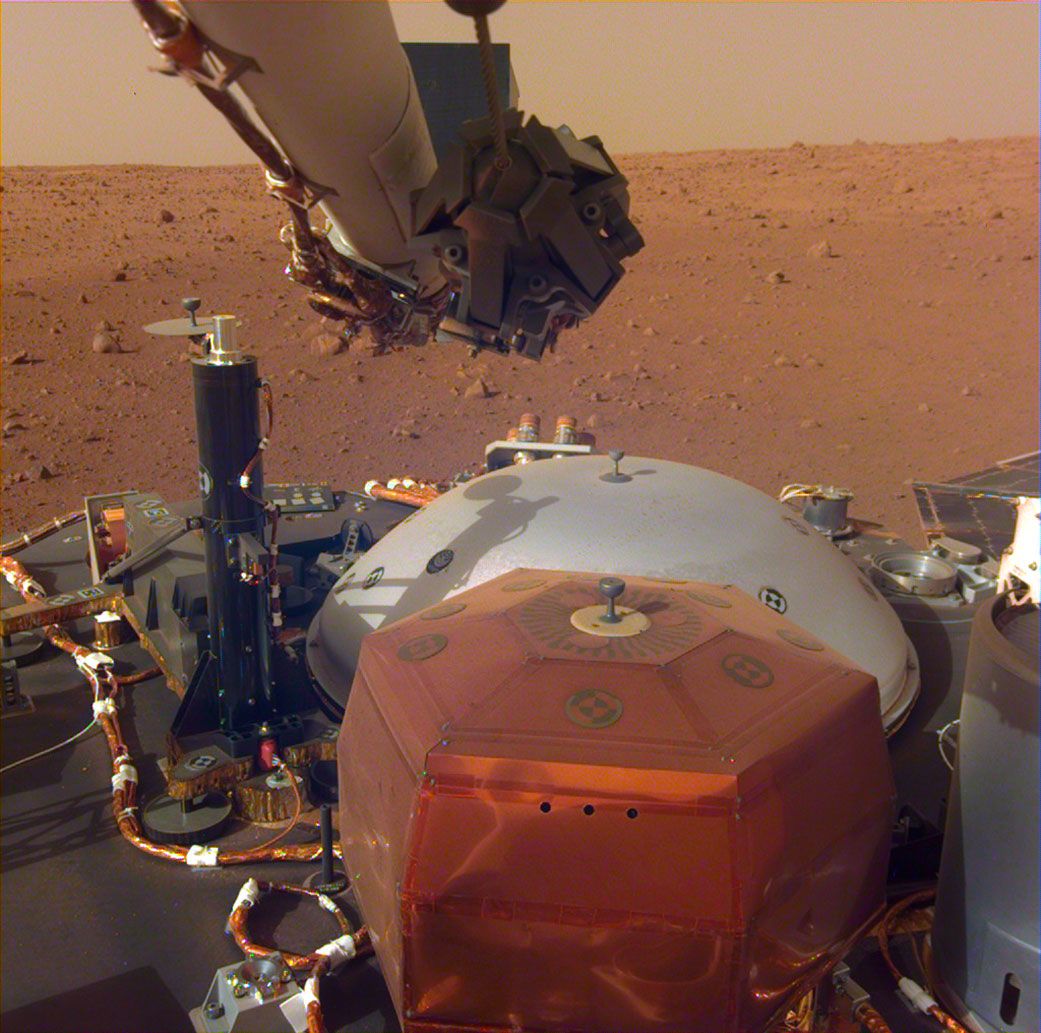 Обработена снимка, която се доближава повече до реалната обстановка на Марс