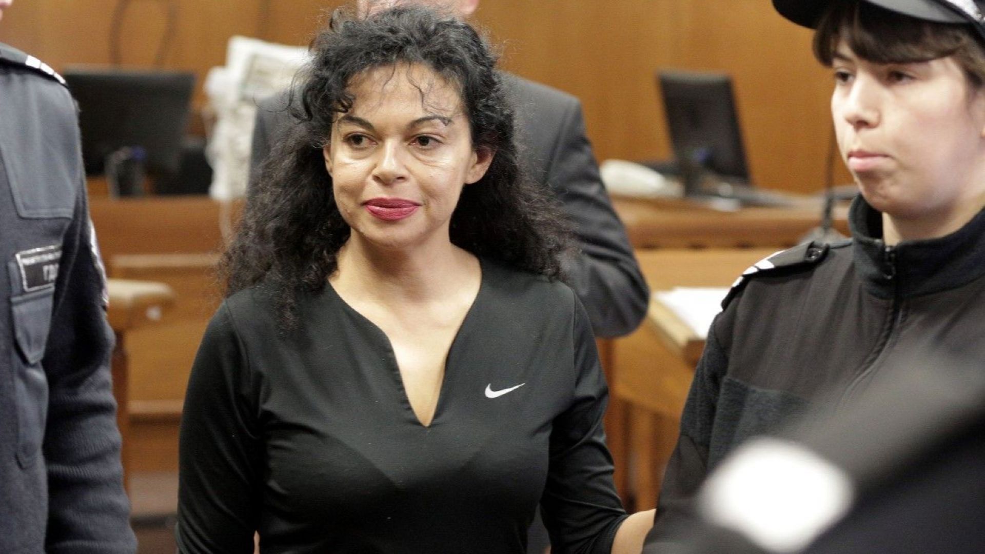 Евгения и Николай Баневи бяха докарани в съда където ще