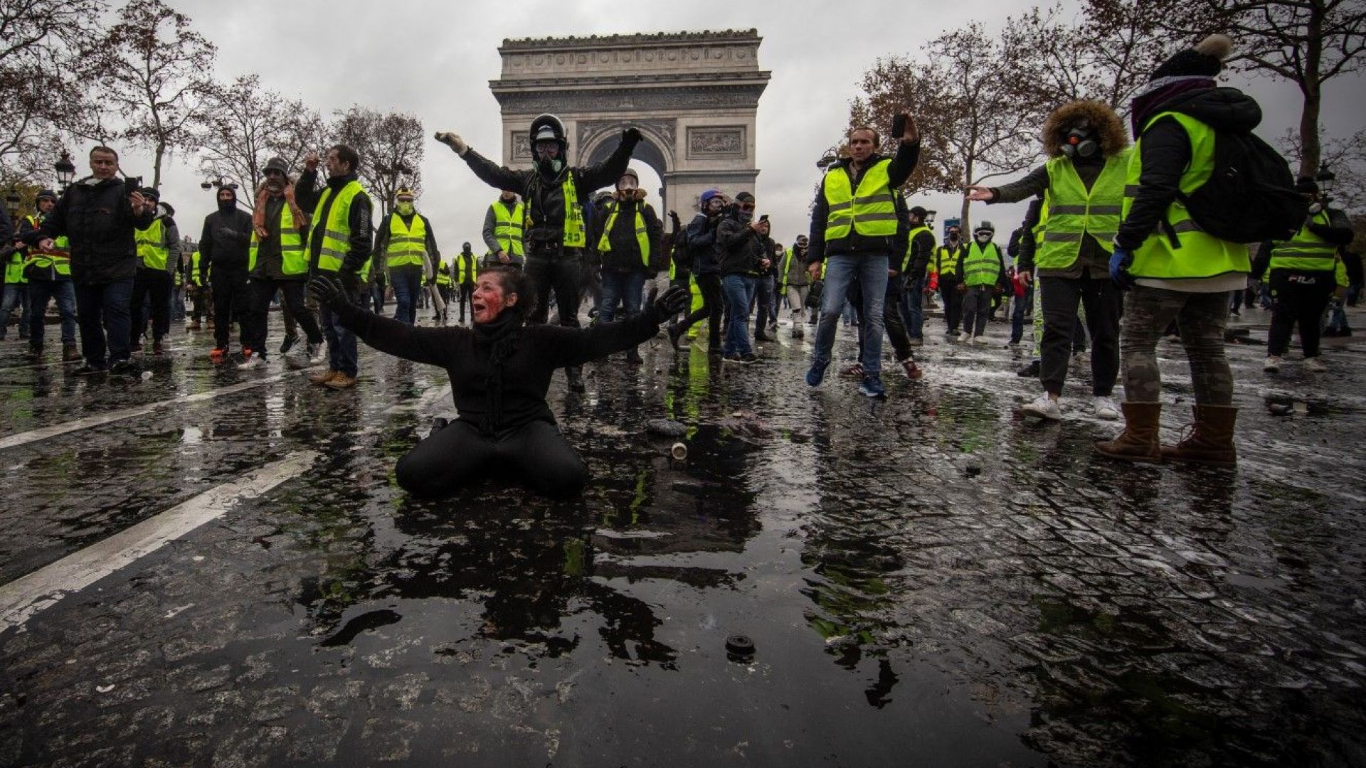 Антиправителствените протести във Франция създадоха чудовище каза френският вътрешен министър