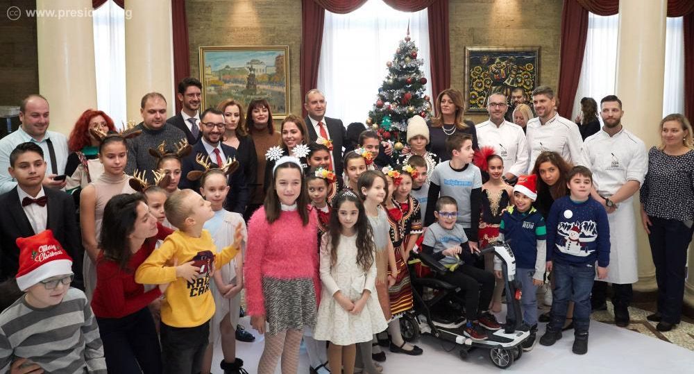 Президентът и съпругата му посрещнаха и тази година децата с увреждания в Президентството 