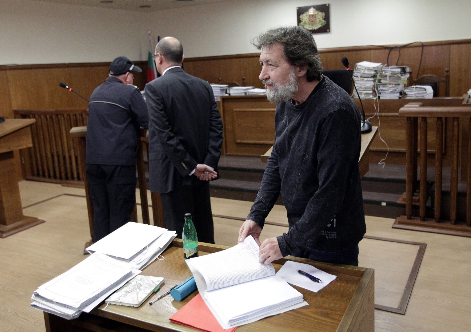 Съдът остави за постоянно в ареста Николай Банев и съпругата му Евгения