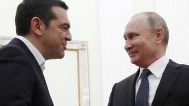  Ципрас: Ще сложа отново вратовръзка, в случай че Путин ми подари. Той: Разбрахме се! 