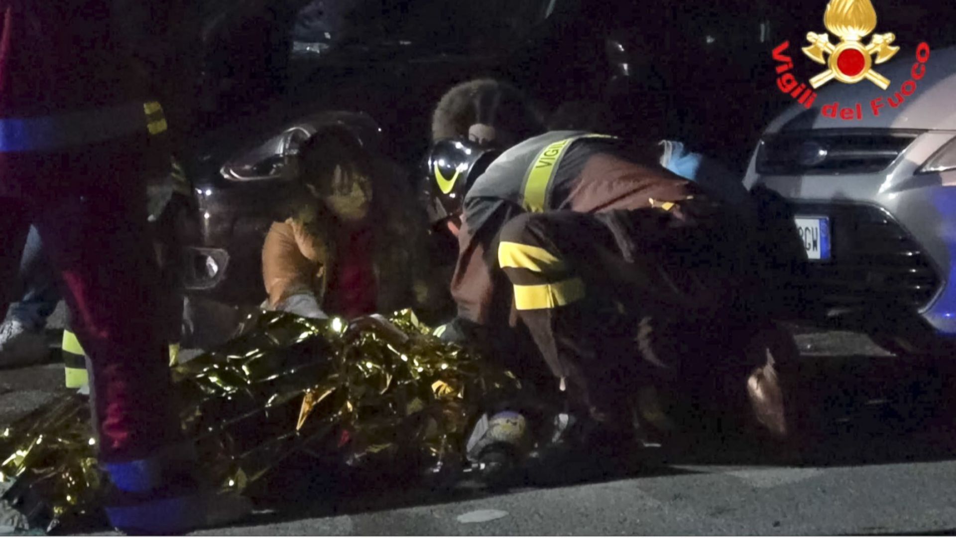 Най малко шест души петима непълнолетни и една жена са