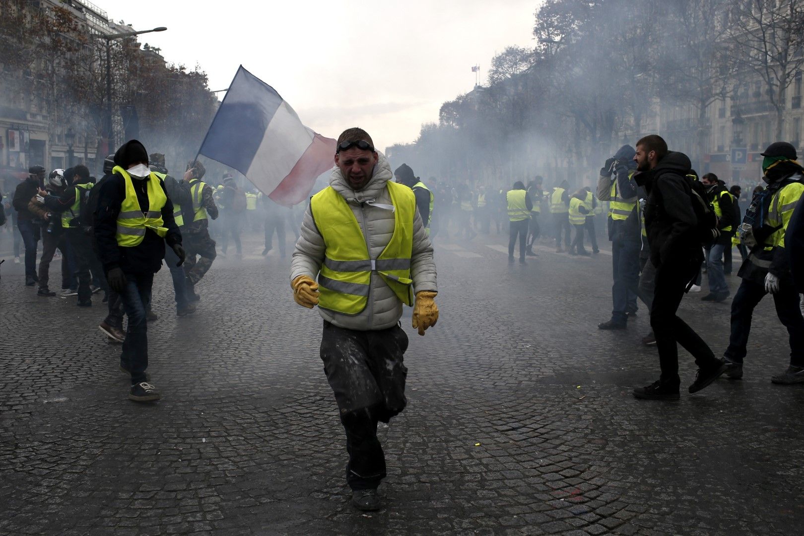 Пореден ден на сблъсъци във френската столица