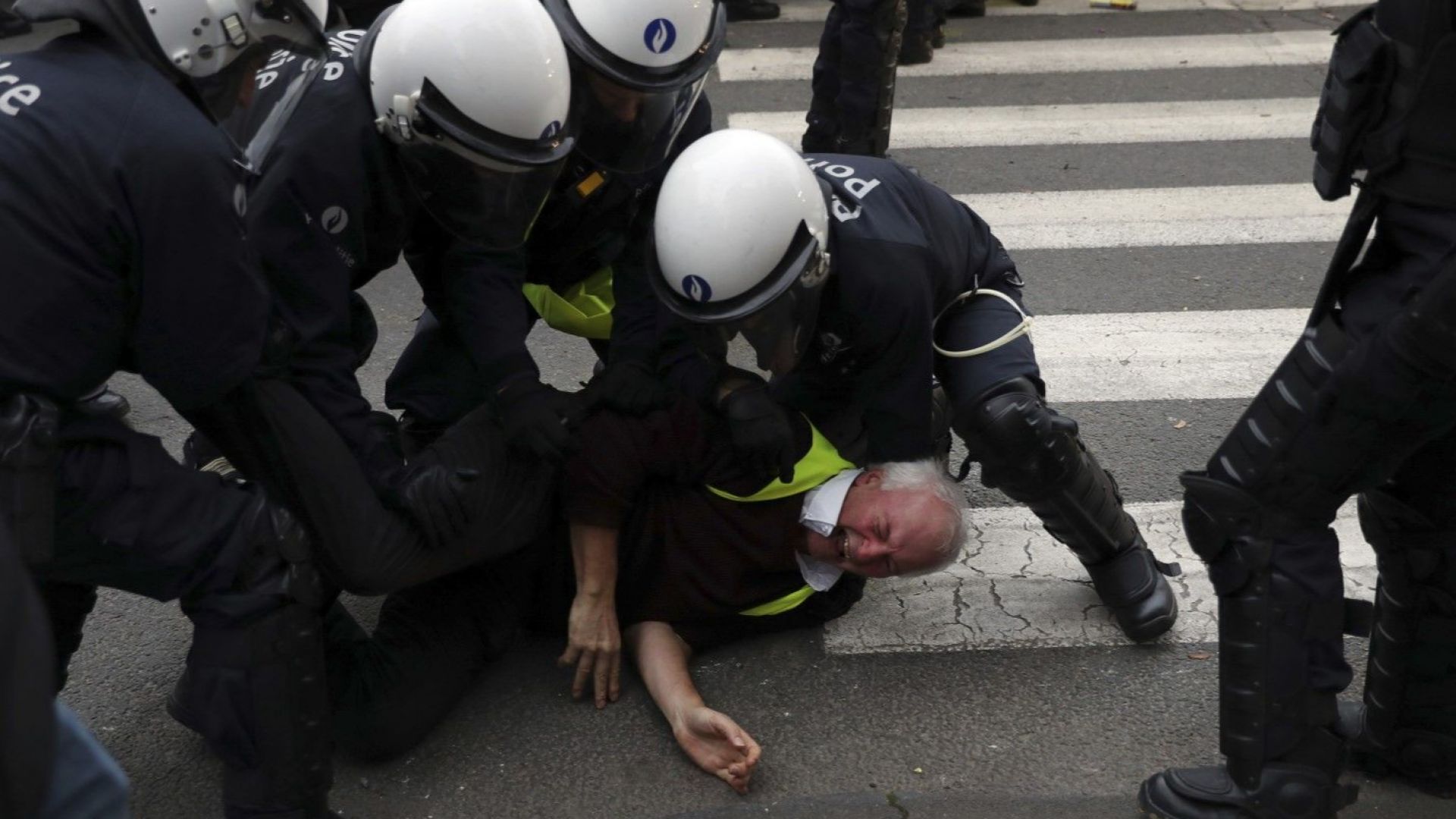Протестът на жълтите жилетки в Брюксел продължава да ескалира В