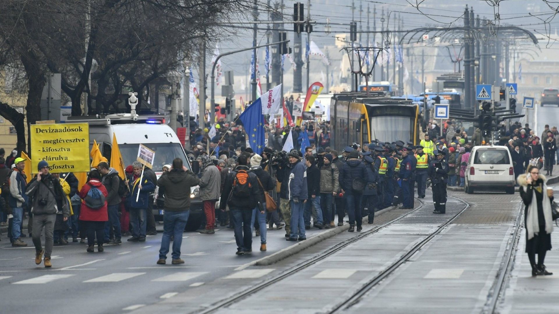 Хиляди унгарци протестираха днес срещу проекта за нов кодекс на
