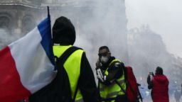 Франция прие закон за ограничаване на насилието по време на протести