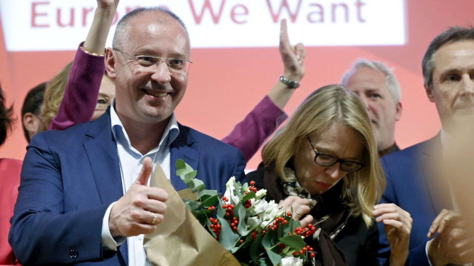 Европа е атакувана от много посоки не само от