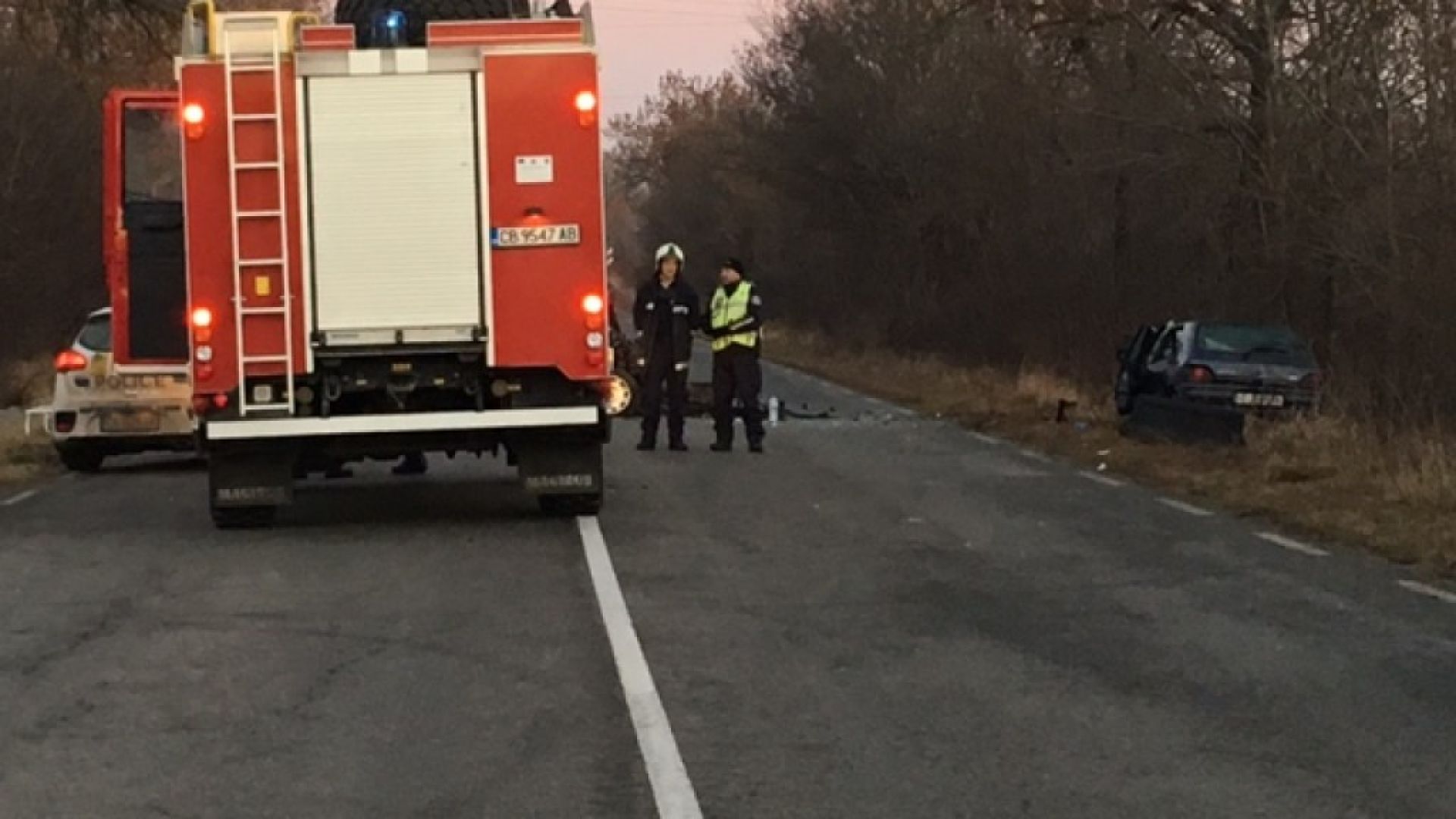 12 ранени при челен удар на кола и микробус край Добрич