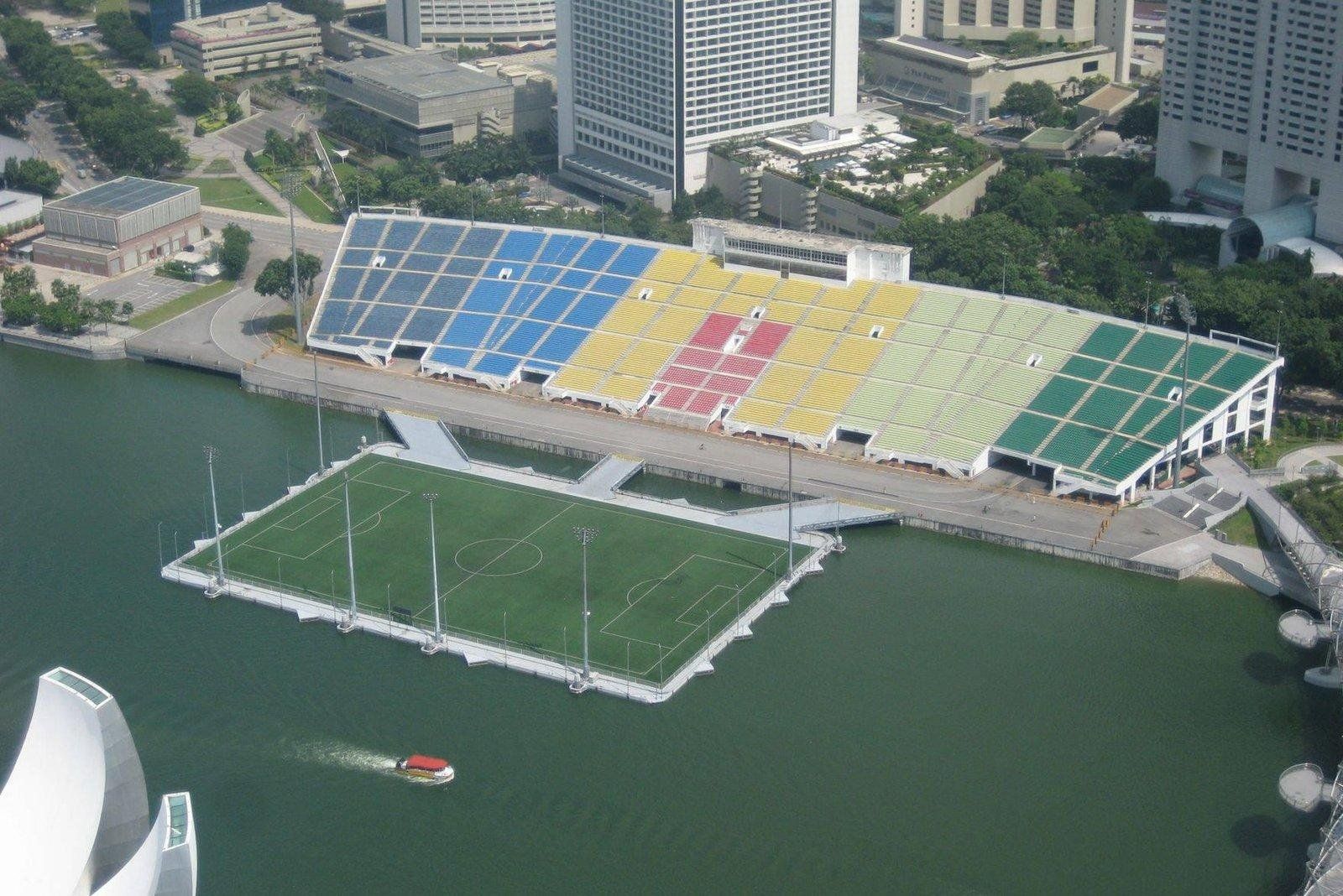 30-хилядният "Марина бей" е гениално решение за справяне с липсата на място в Сингапур. 