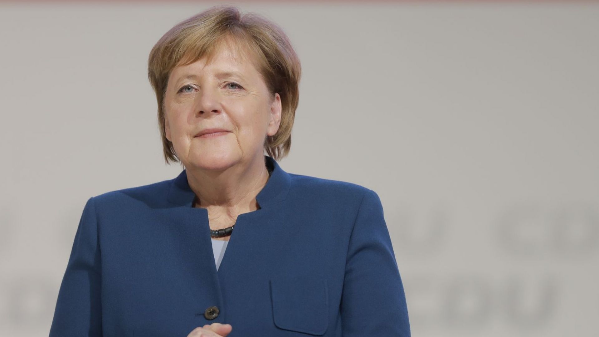 38 процента от германците биха желали канцлерката Ангела Меркел да