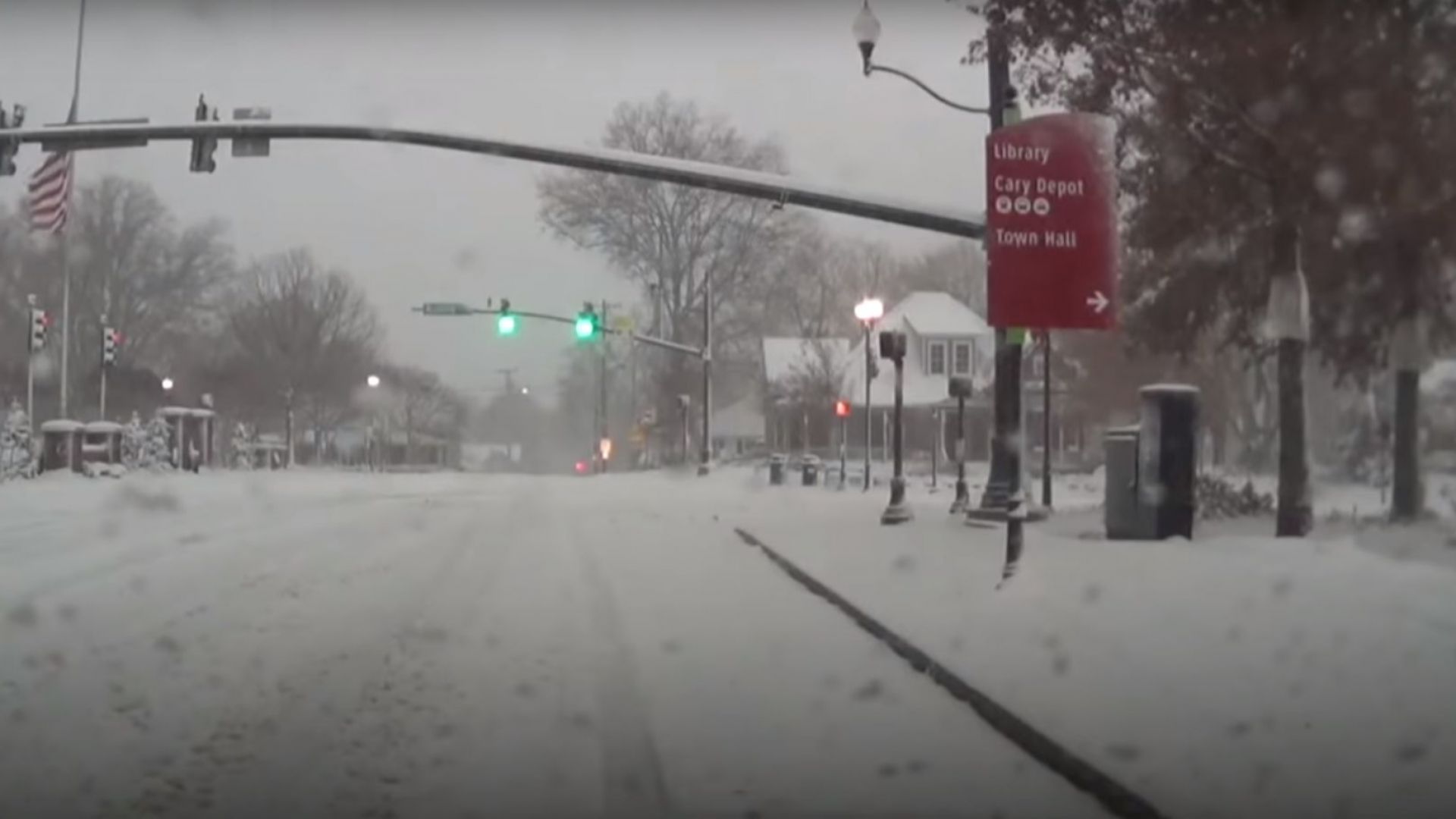 "Мамутска" снежна буря блокира източните щати на САЩ (видео)