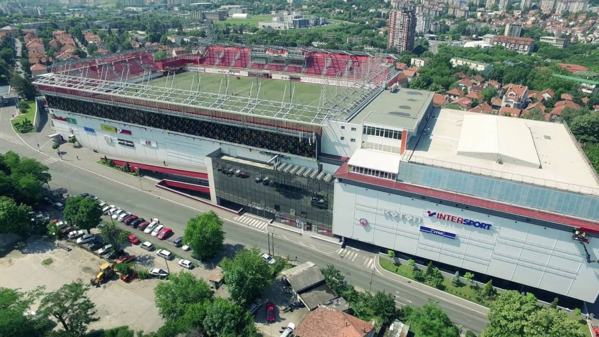 Невероятното съоръжение се вижда от половин Белград и е една от атракциите на един футболен турист на Балканите.