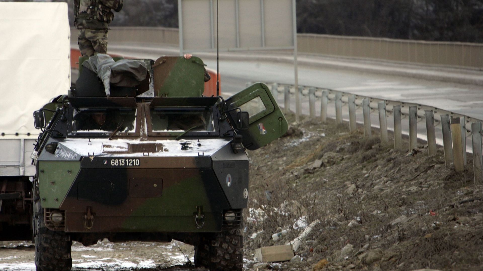 Бронирани машини с висока проходимост пристигнаха от САЩ в Косово