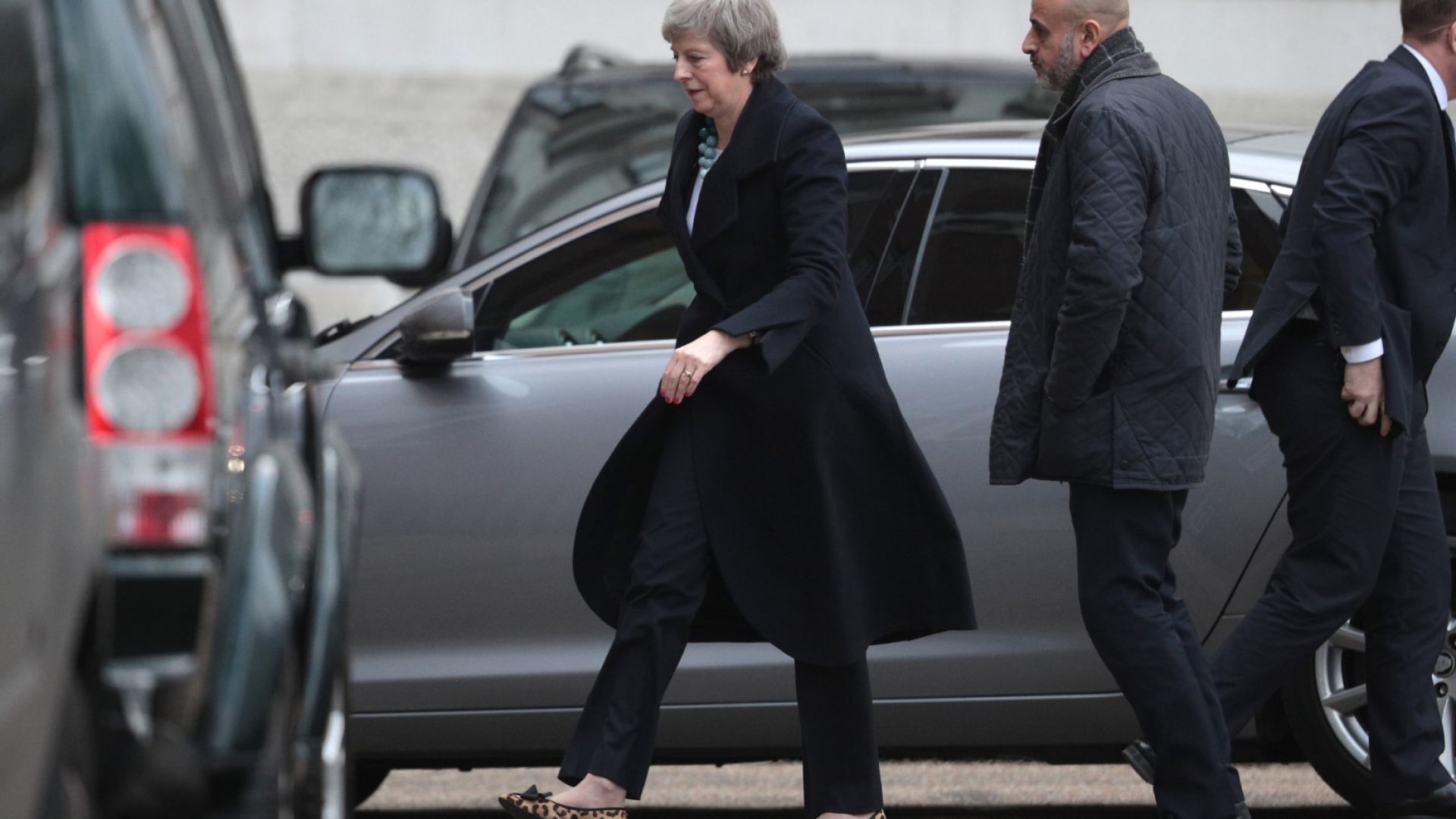 Премиерът на Великобритания Тереза Мей е отменила решаващото гласуване в