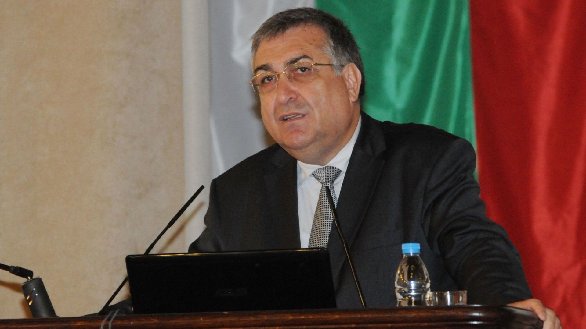 Точно заради това което се случва във Франция трябва да