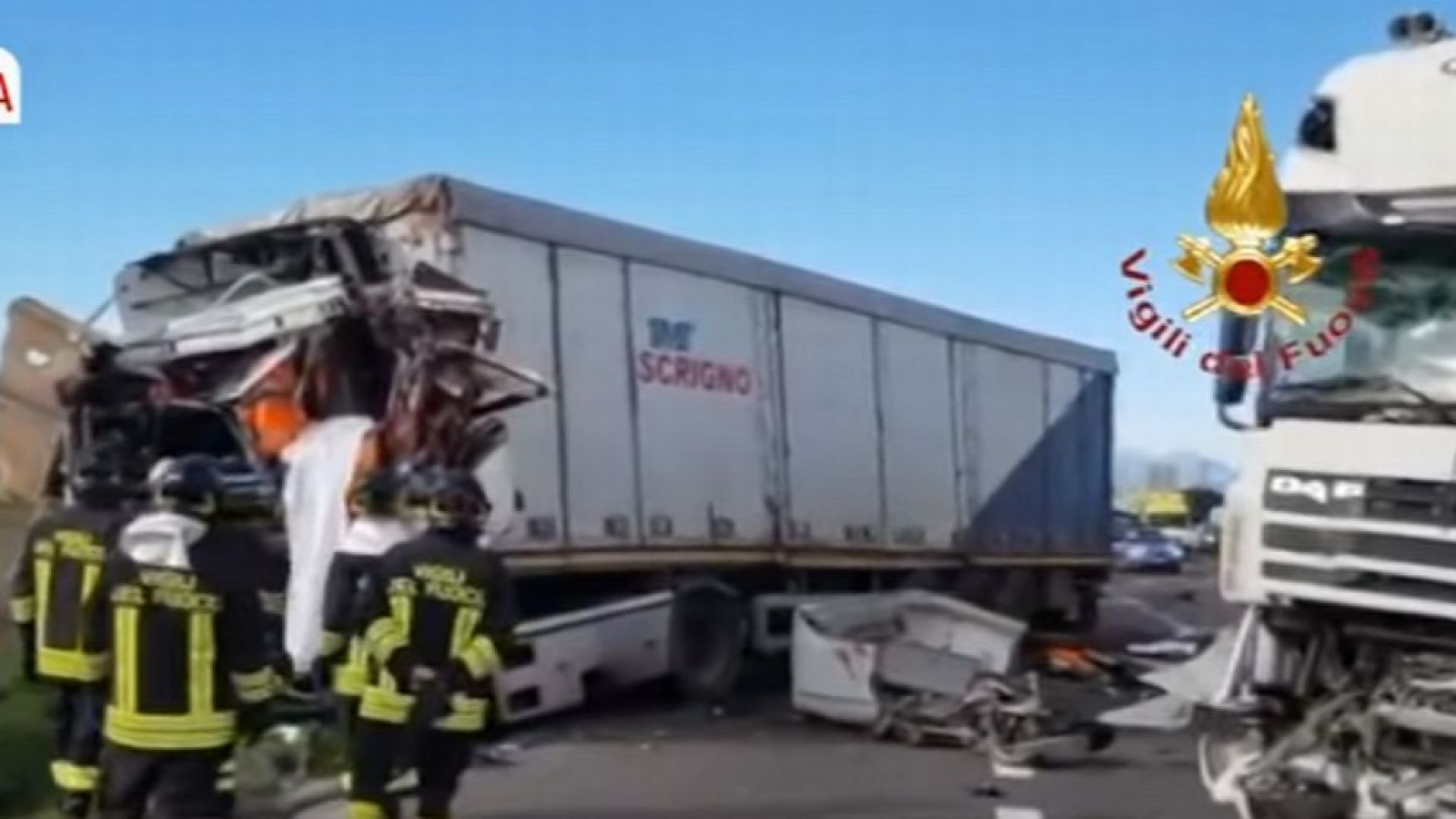 Български шофьор е бил тежко ранен при сблъсък между три