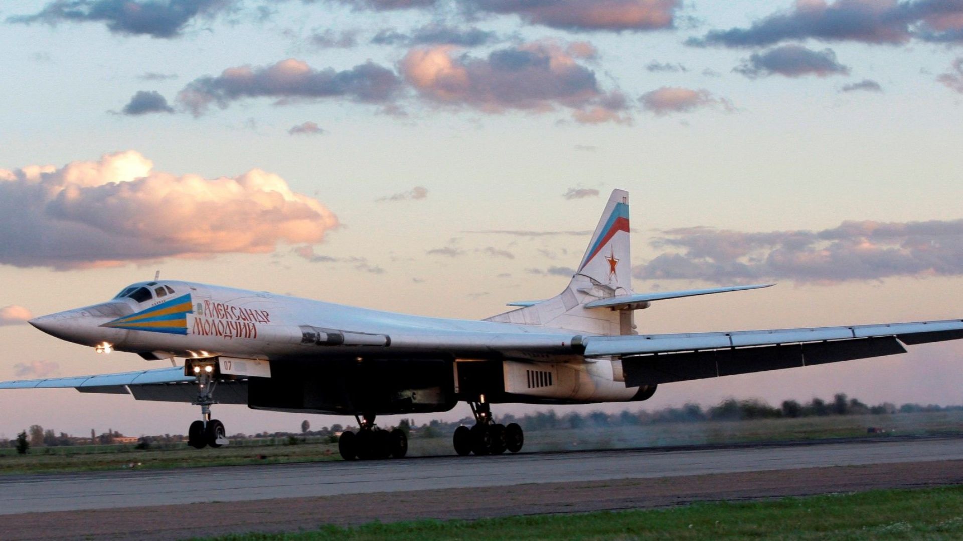 Няколко изтребители на европейски страни ескортираха два руски бомбардировача Ту 160