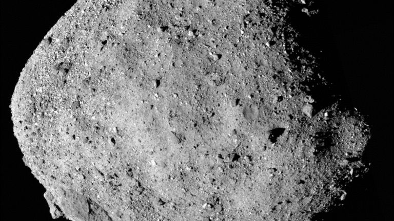 НАСА се приближи  рекордно близо до астероида Бену