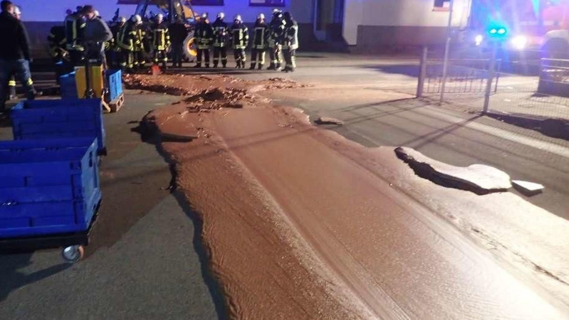 Огромна шоколадова река се изля от съоръженията на производител на