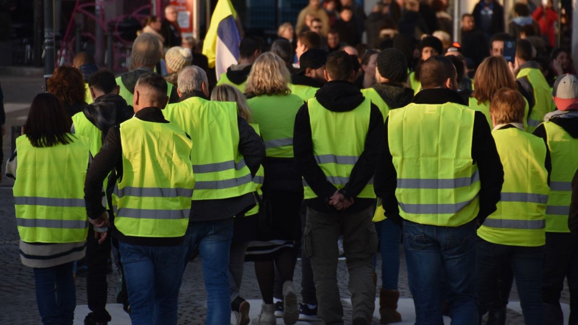 Египетските власти ограничиха продажбата на жълти жилетки станали символ на