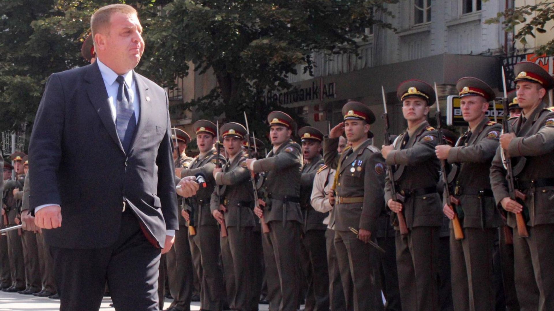 Самолет на България ер е кацнал във Виена аварийно заради