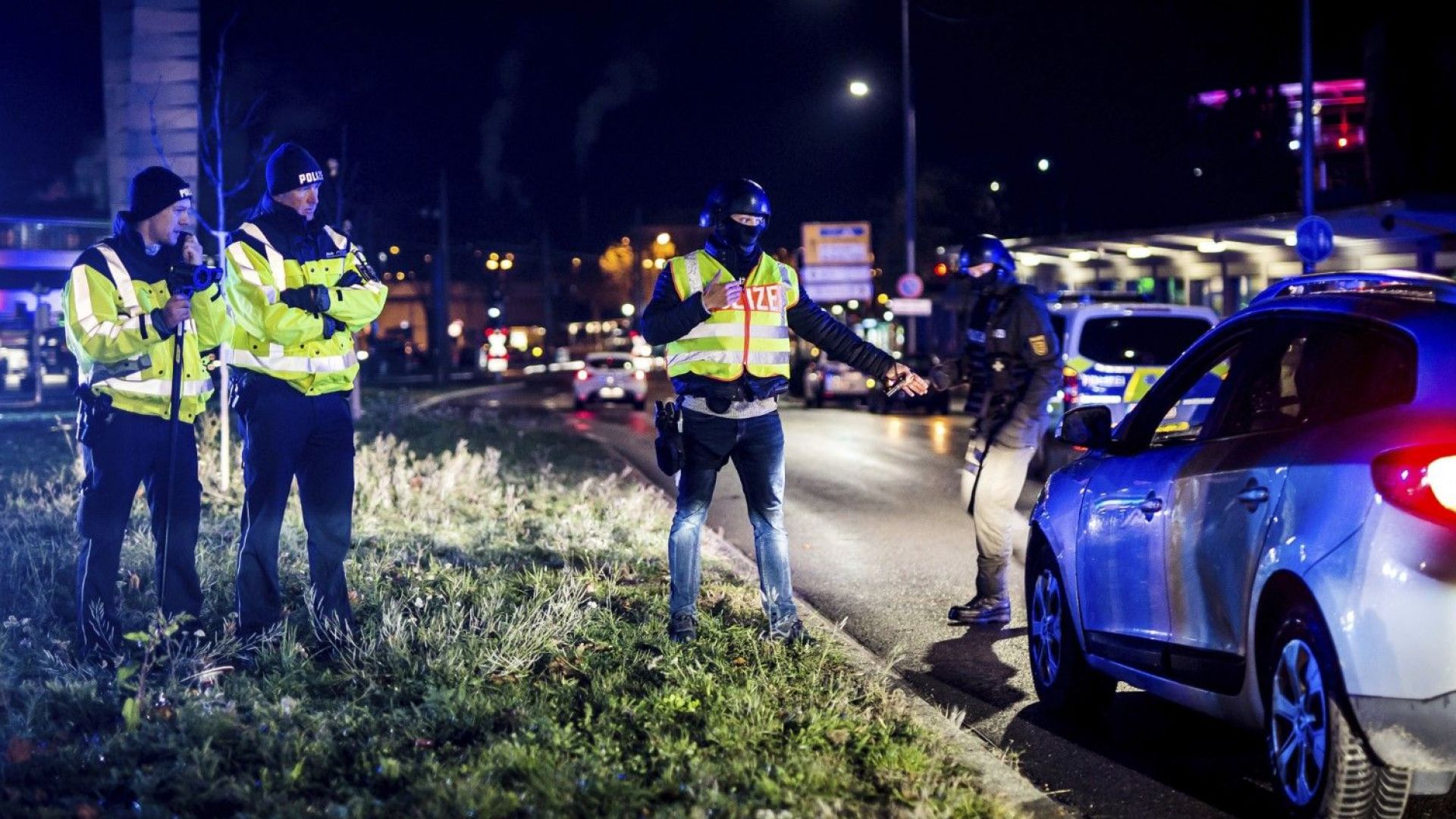 Барман който работи в ресторант в центъра на Страсбург и