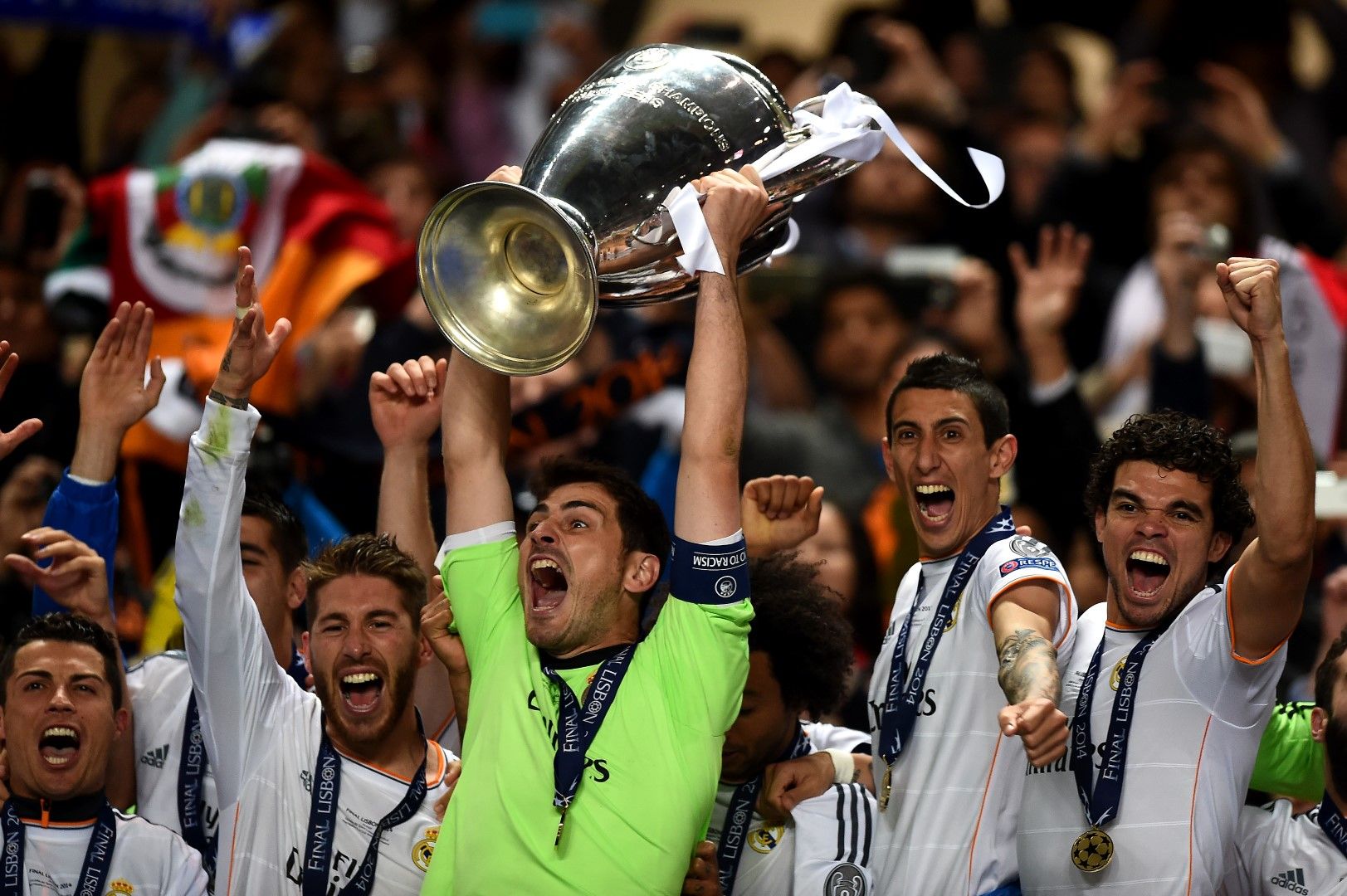 Вратар на тима е Икер Касияс. Рекордьор по мачове в евротурнирите - 184. Има и три титли от Шампионска лига. Легендата на Реал продължава с доброто представяне, като ще играе на осминафиналите с Порто през февруари. Попадал е 6 пъти в класацията.