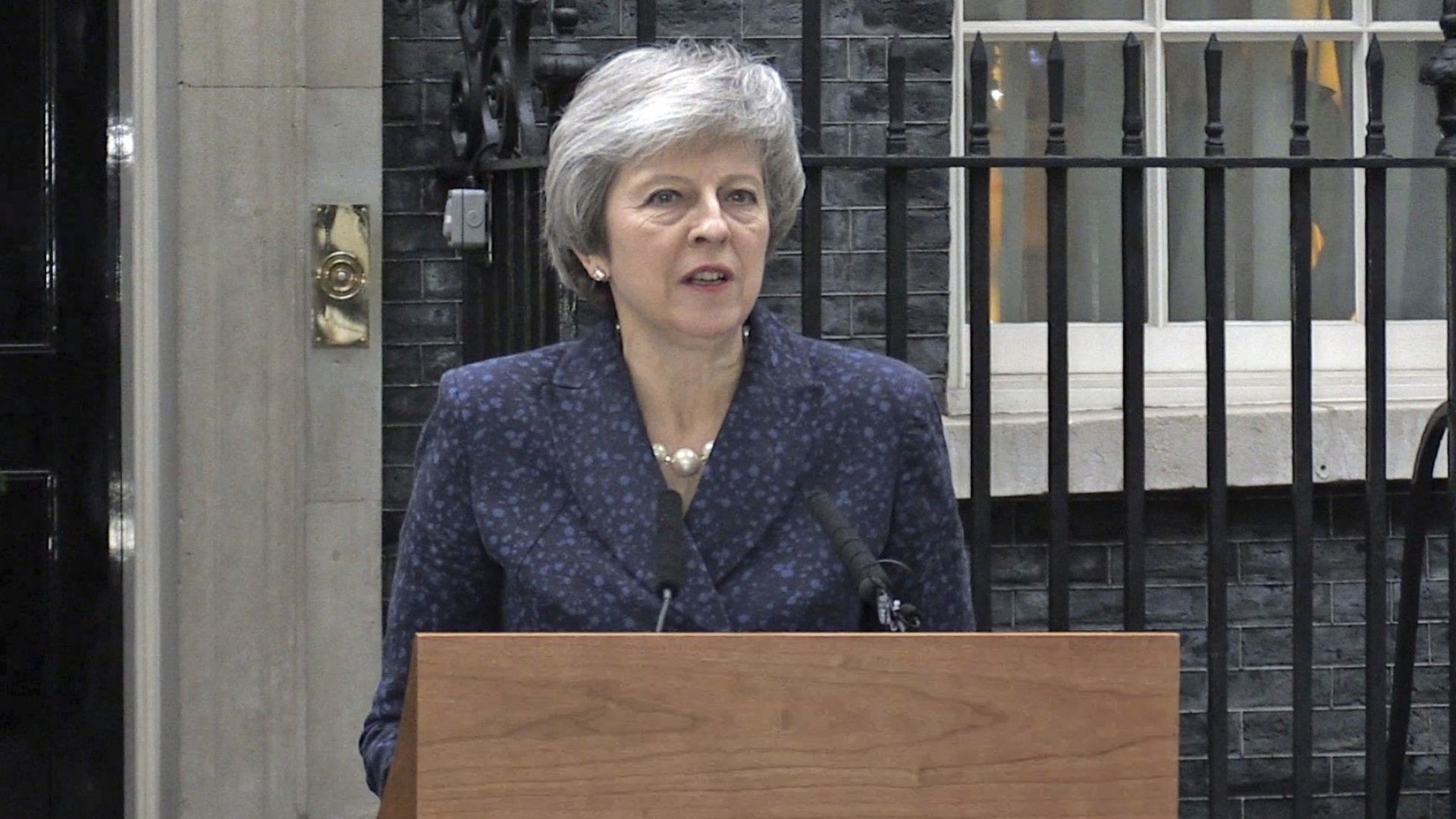 Премиерът на Великобритания Тереза Мей направи телевизионно обръщение към нацията