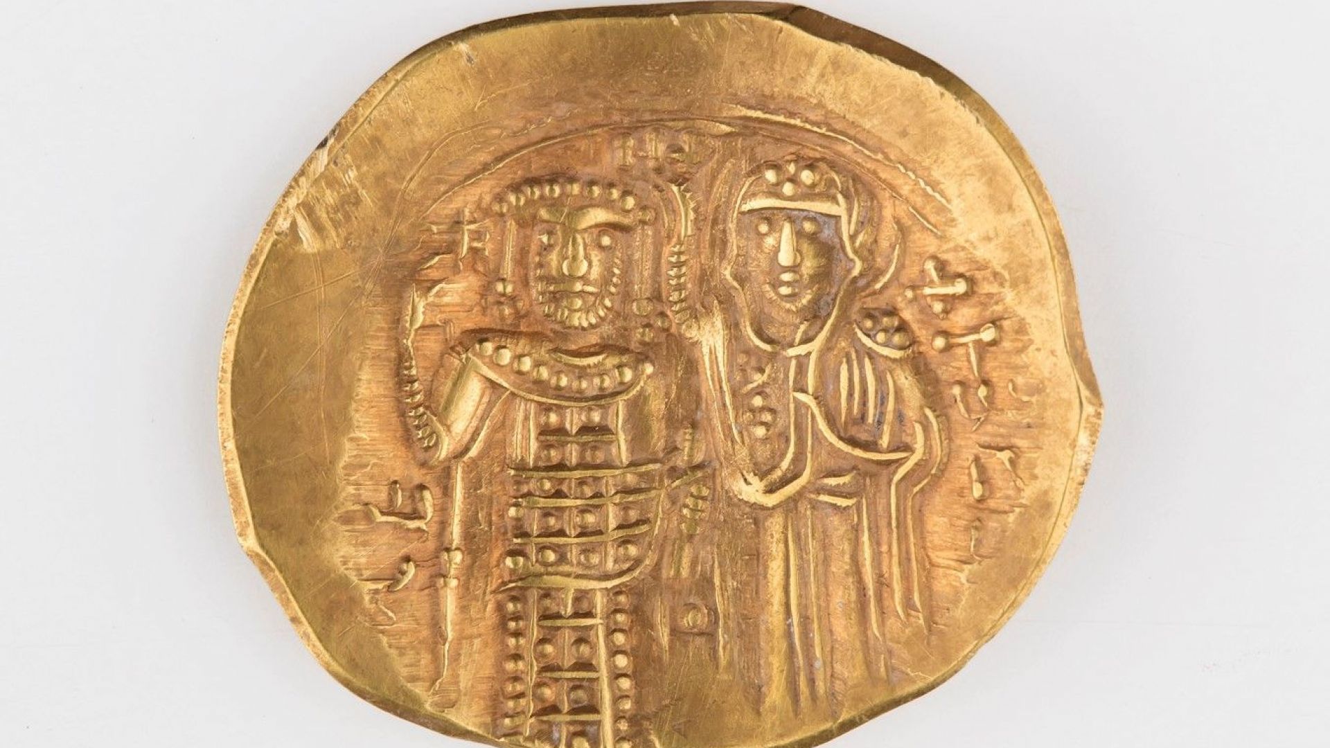 На цялата прелест на златните и сребърни съкровища на изящните