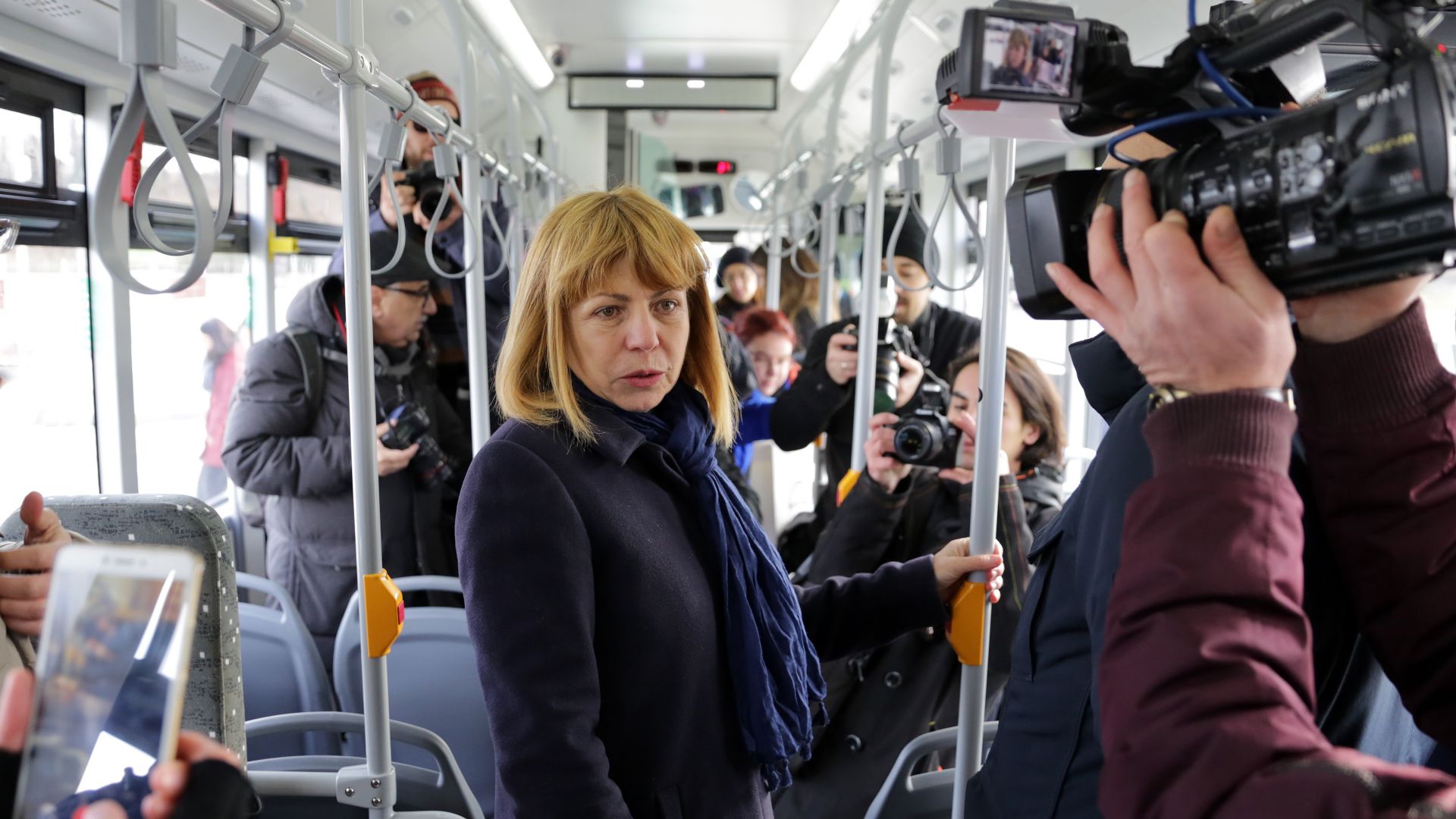 Заплатите на шофьорите и ватманите от градския транспорт да се