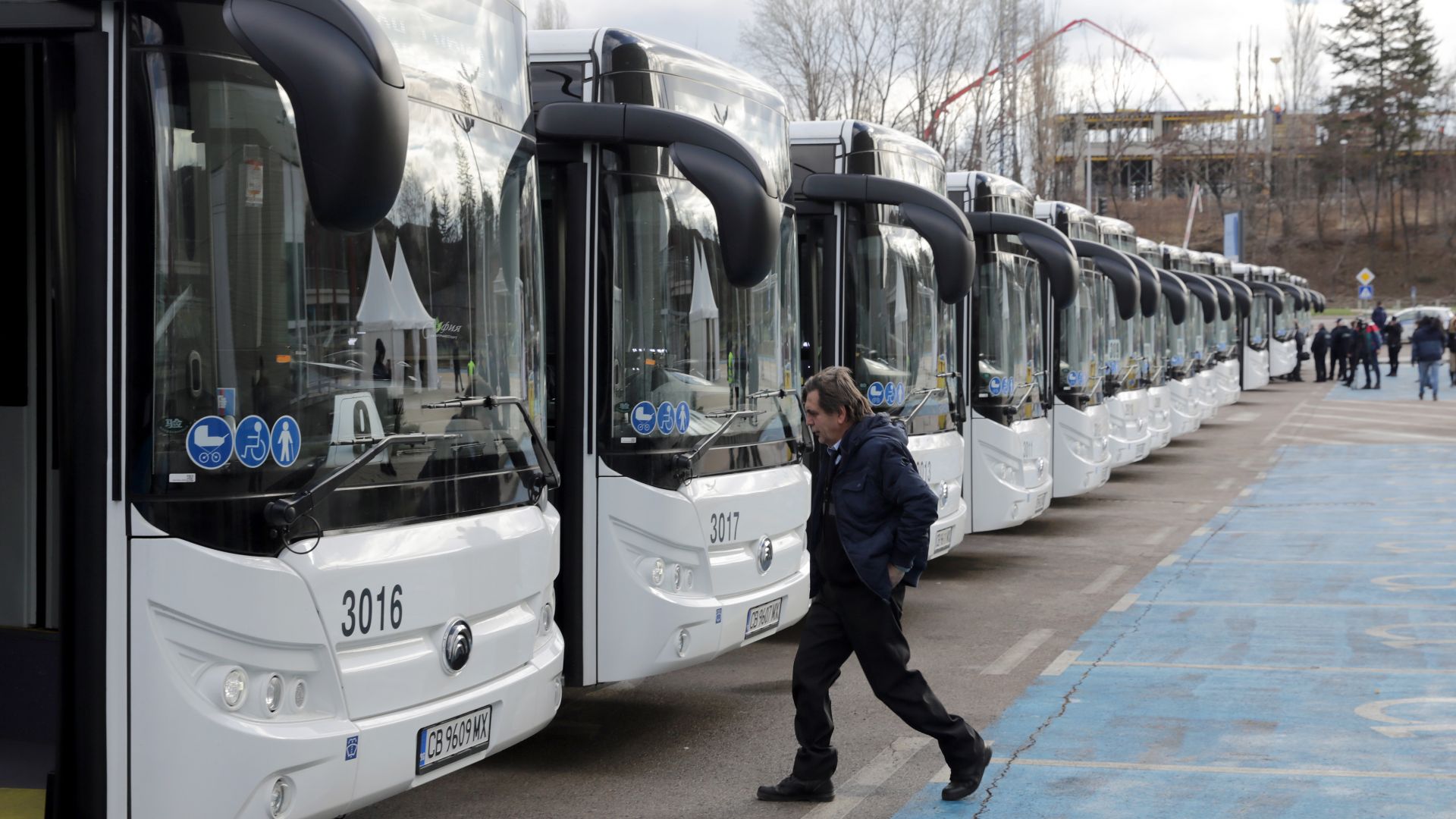 Електрически автобуси вече возят пътници в София (снимки)