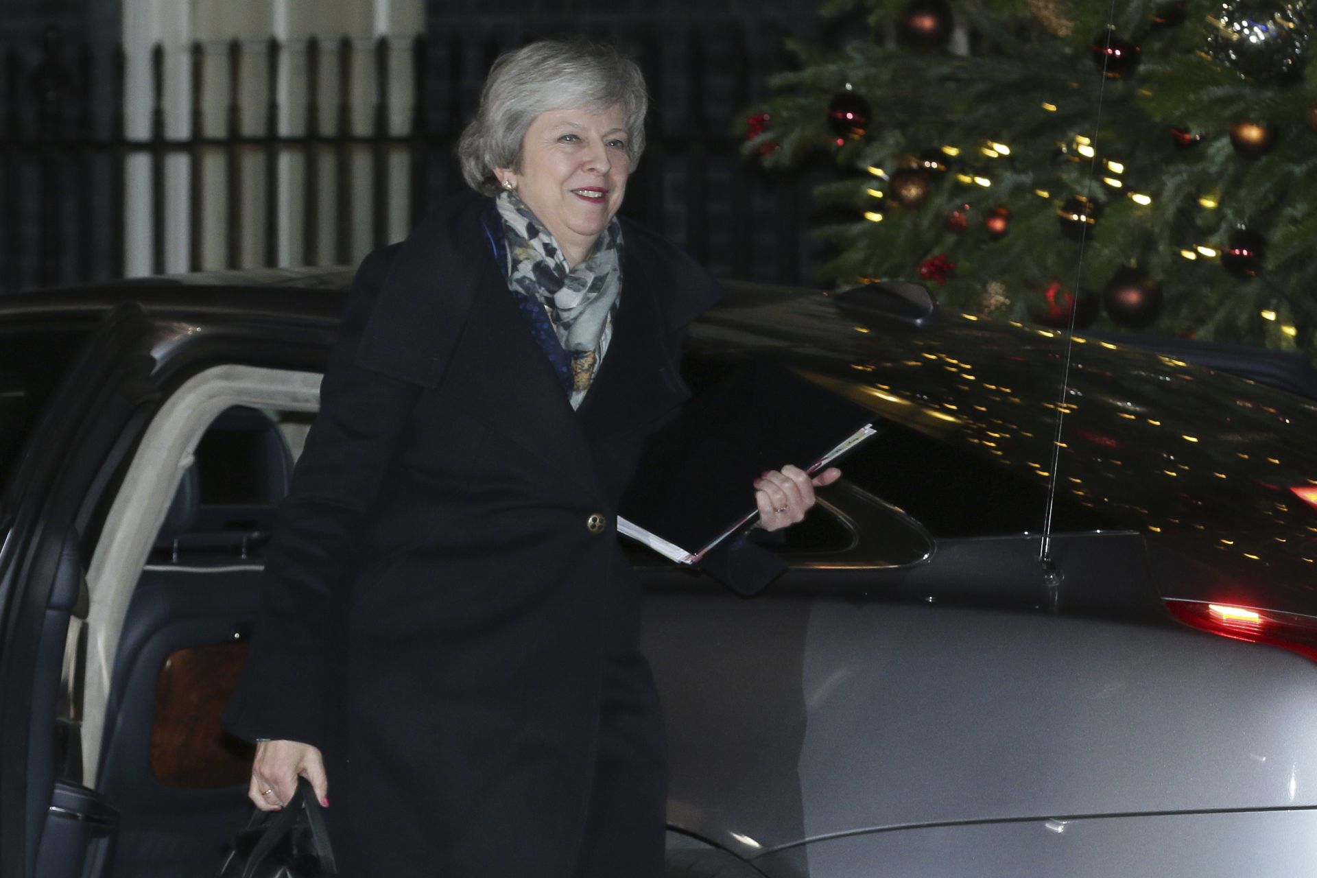 Британският премиер Тереза Мей обеща да се оттегли от политиката преди предстоящите парламентарните избори в Кралството през 2022 г.