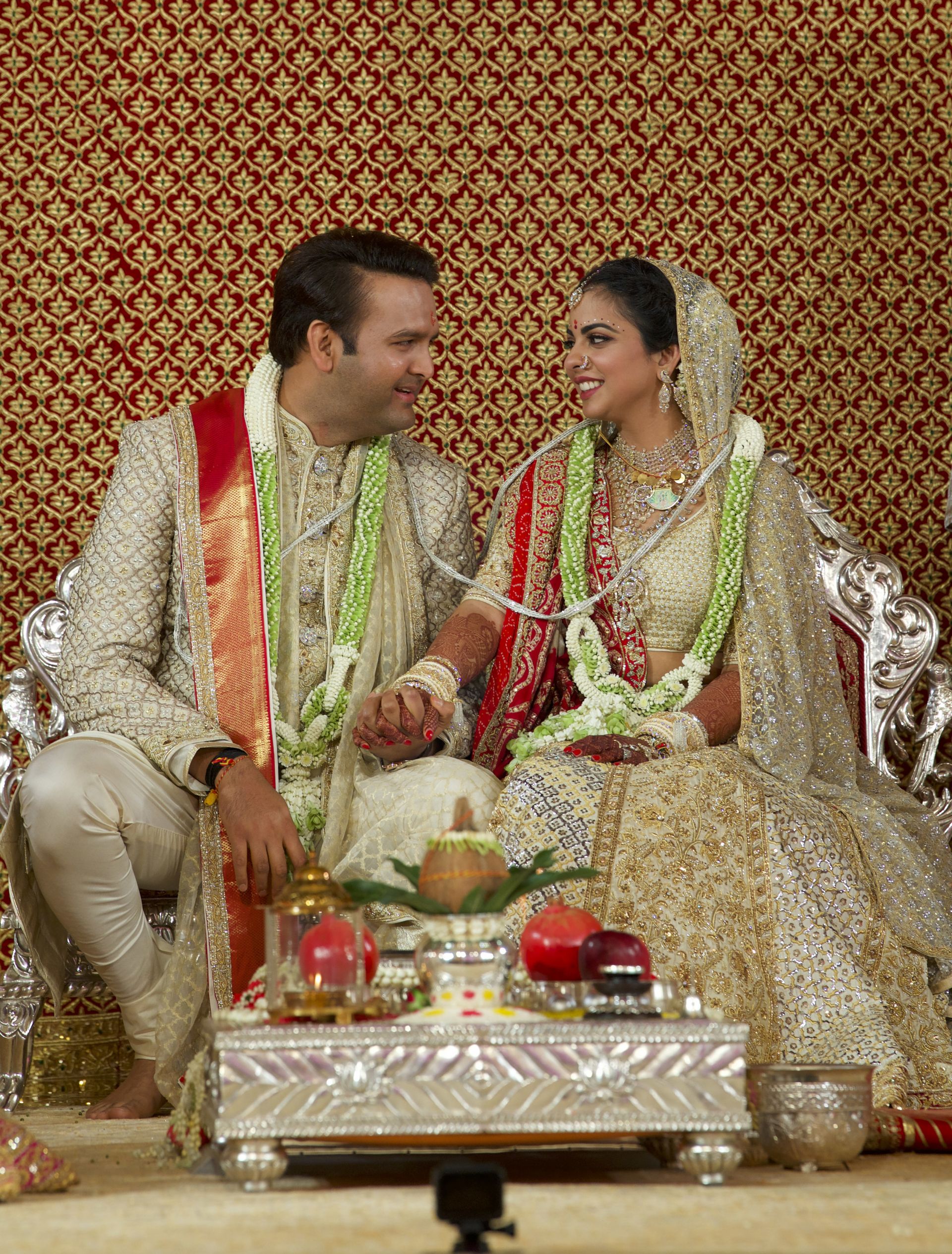 Милиардерската сватба на Иша Амбани и Ананд Пирамал в Мумбай