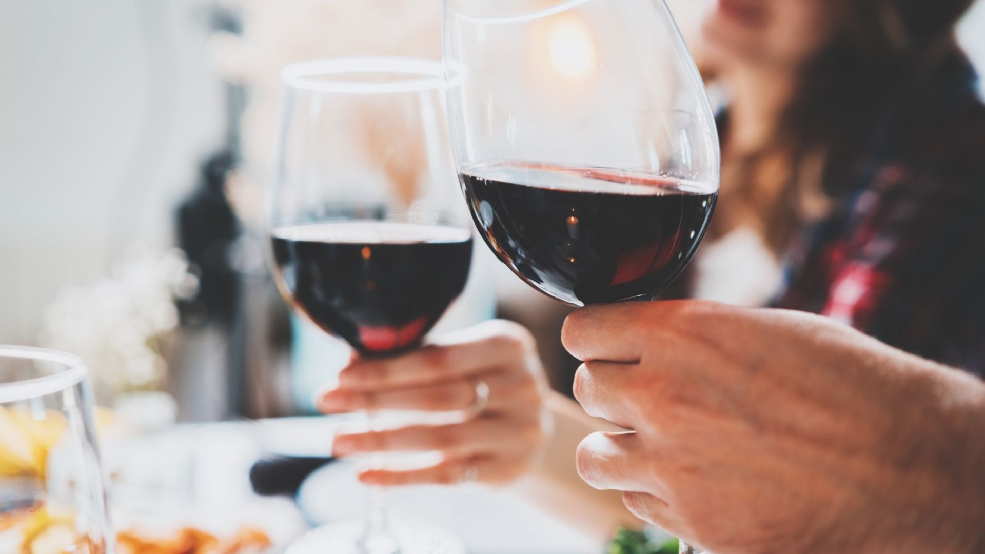 Три чаши червено вино седмично могат да намалят кръвното налягане