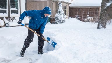 Чистенето на сняг увеличава риска от инфаркти