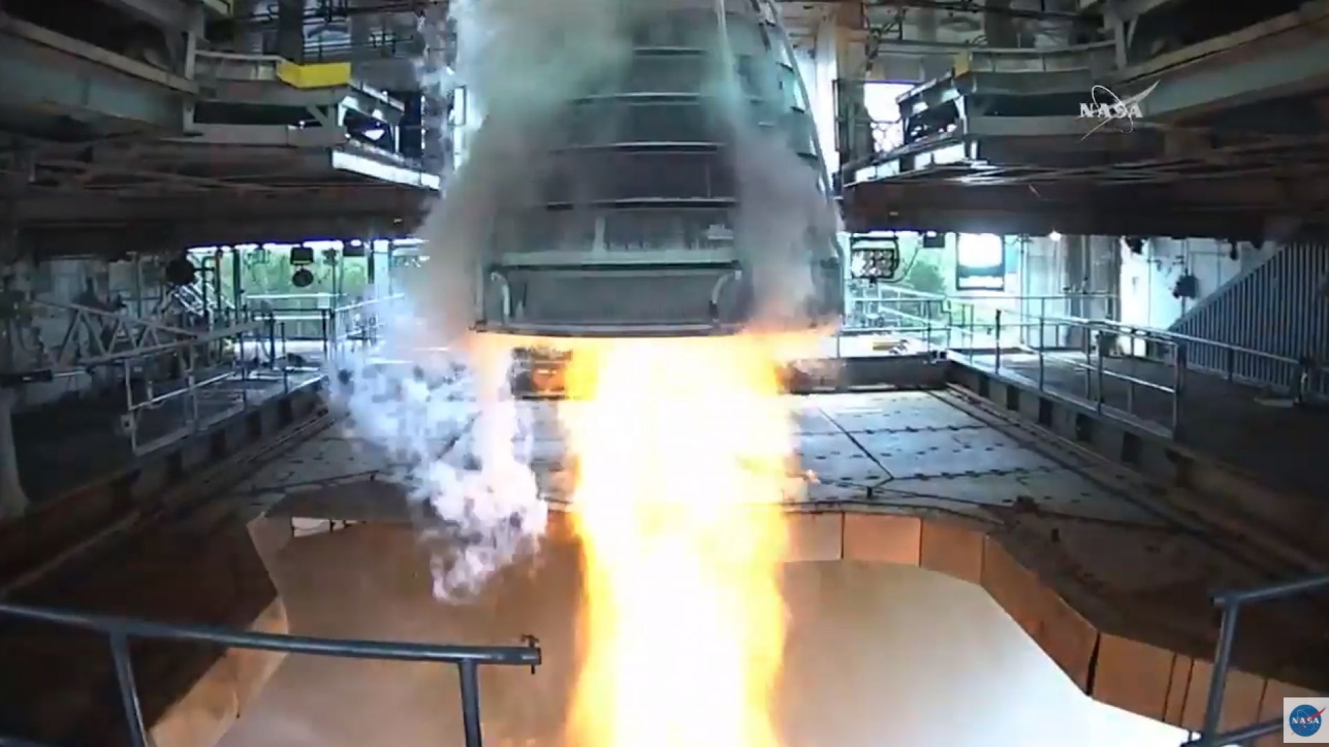 Запали се двигателят на бъдещата "лунна" ракета на НАСА