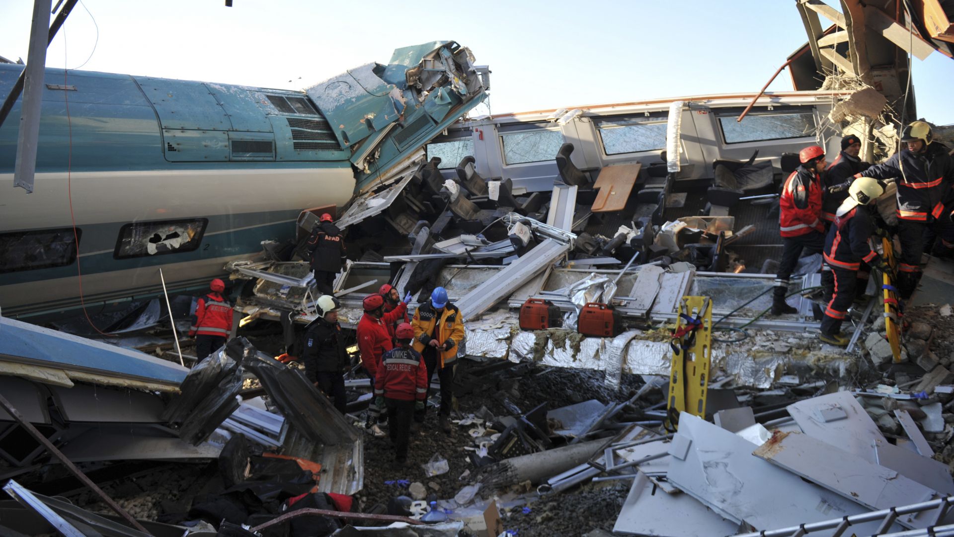 Под заглавия Отново небрежност отново трагедия в Йени Ася Високоскоростна