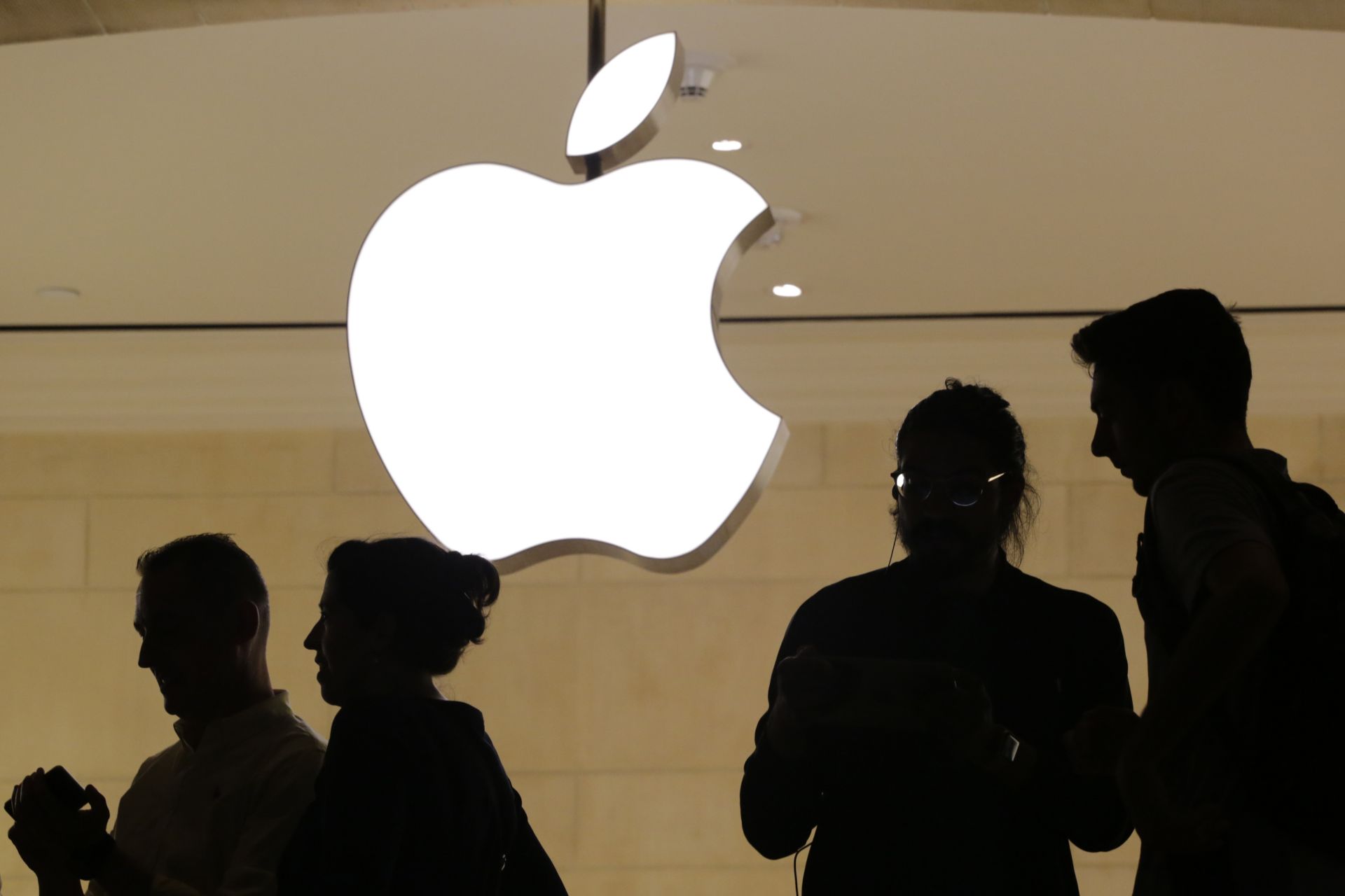 Акциите на Apple Inc. поскъпнаха с 5,5% на извънборсовата търговия на Уолстрийт във вторник късно вечерта