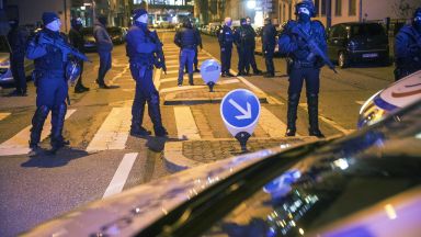 Нападателят от Страсбург беше убит, но проблемите с тероризма във Франция не са решени