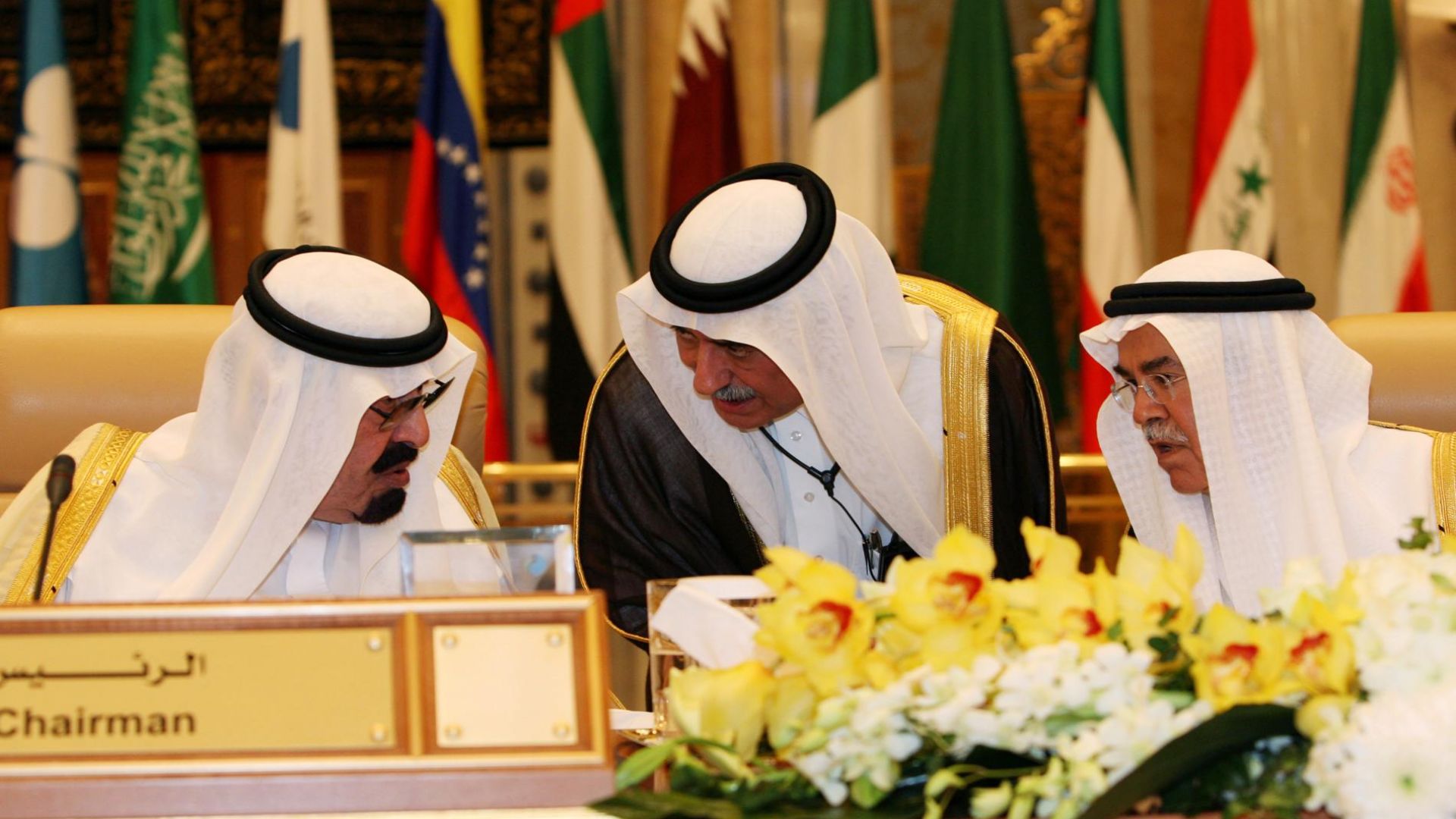 Саудитска Арабия изигра всички - намали добивите, но свали и цените на своя петрол