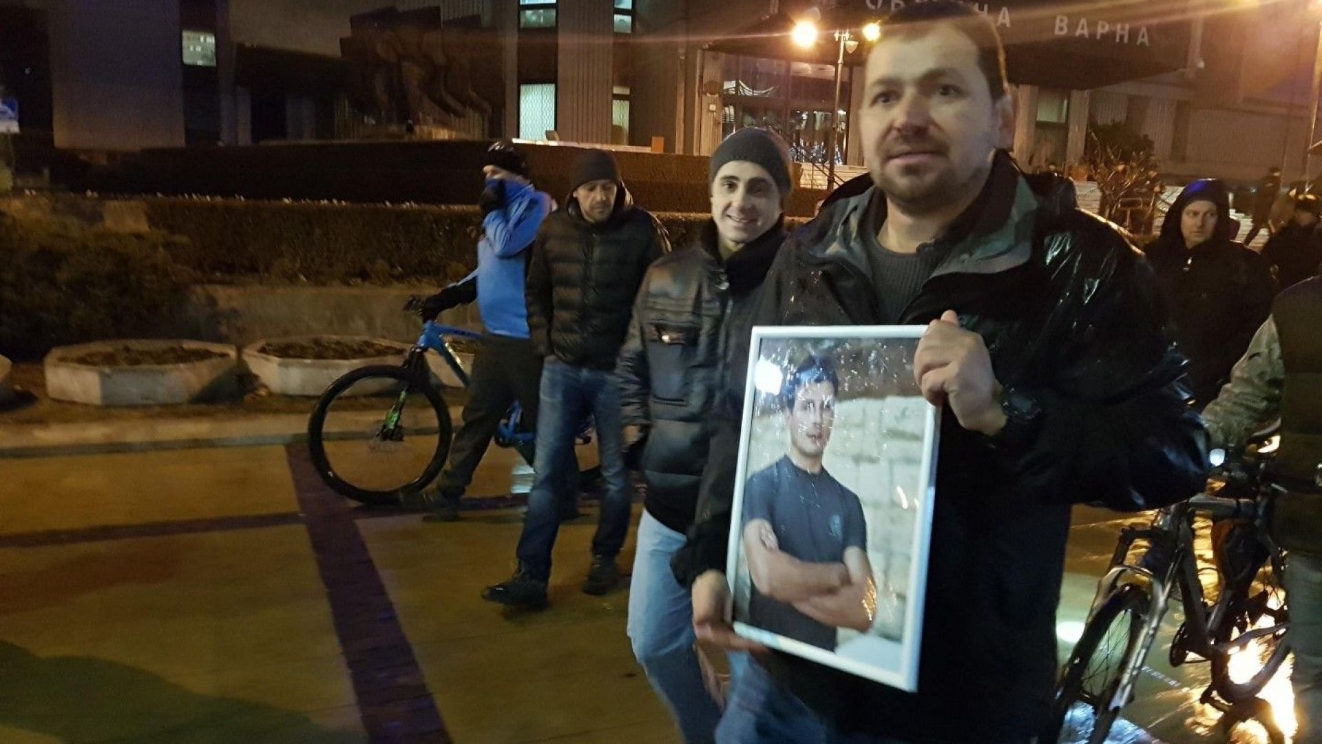 Протест във Варна заради намалена присъда за убийство на пътя.