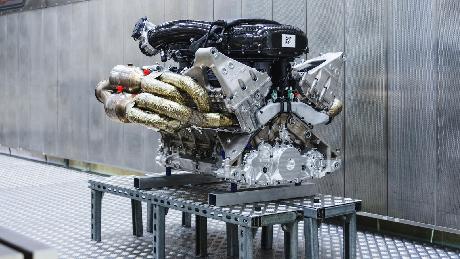 Aston Martin представи свръхмощен двигател