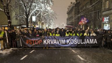 Хиляди протестират в Белград, Вучич ги нарече "фашисти и крадци"